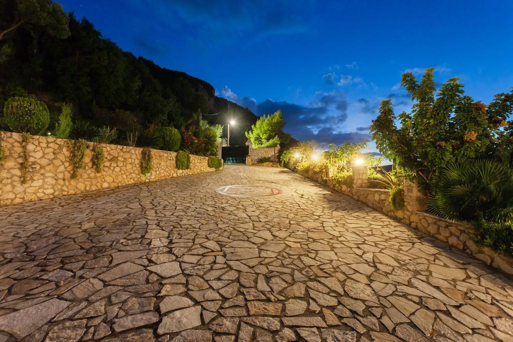 Villa Akros And Suites Keri Dış mekan fotoğraf
