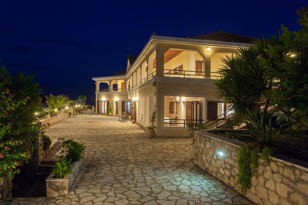 Villa Akros And Suites Keri Dış mekan fotoğraf