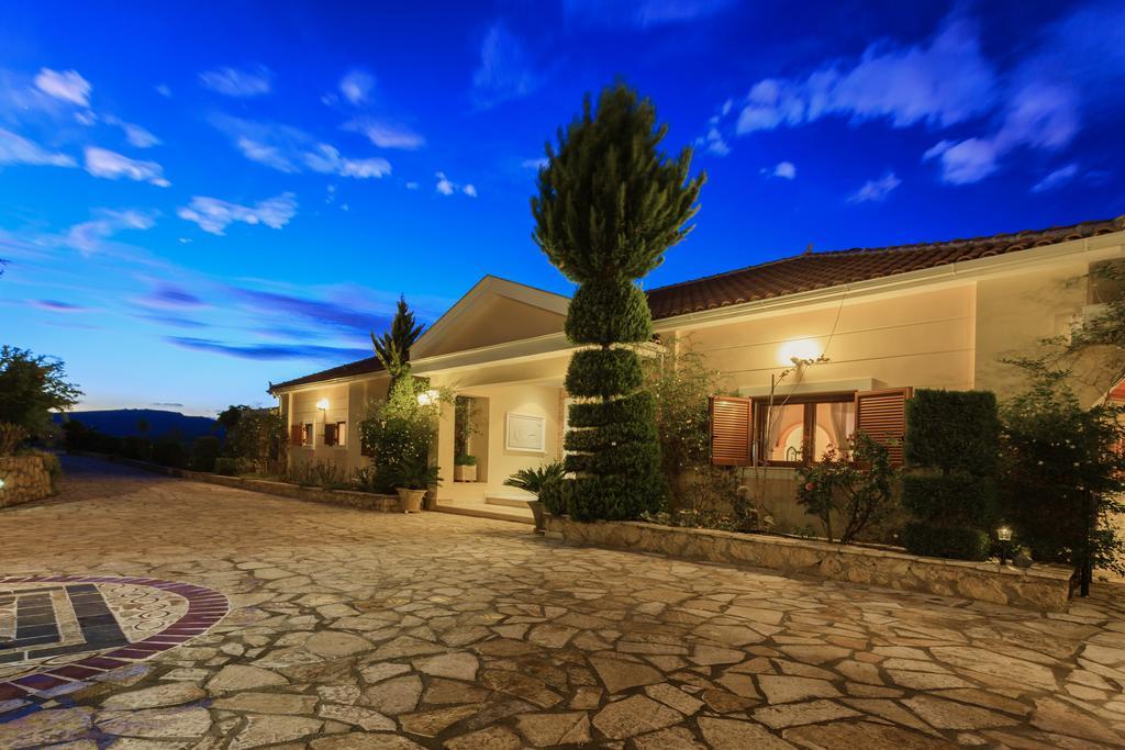 Villa Akros And Suites Keri Dış mekan fotoğraf