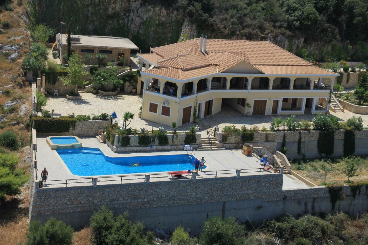Villa Akros And Suites Keri Dış mekan fotoğraf